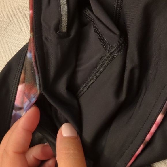 Women's Black Lululemon For Your Life Cropped Athletic Running Leggings Sz 10 - Picture 9 of 9